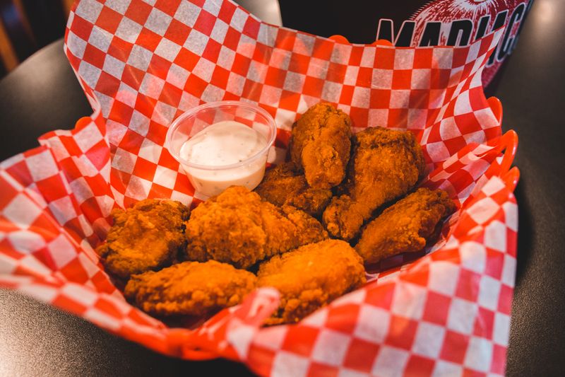 Crispy chicken wings with ranch sauce